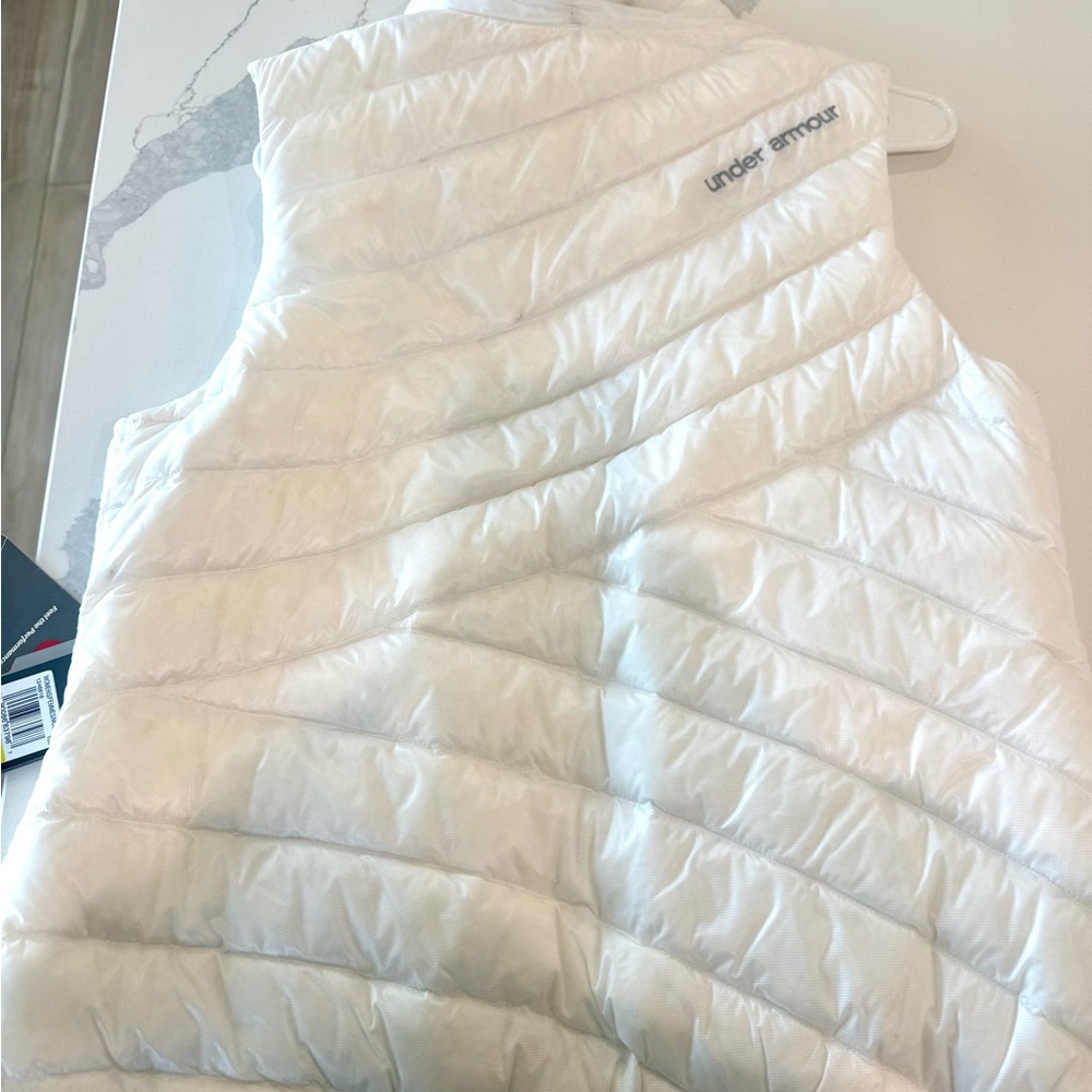 Under Armour White Puffer Vest - Picture 4 of 6